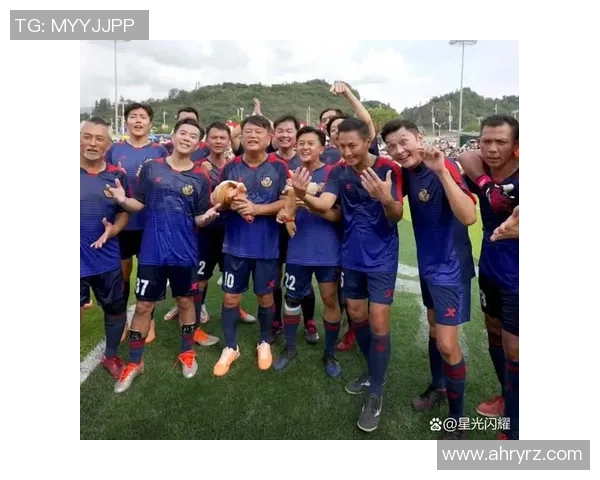 足球明星化身老头乐队演绎经典音乐引发全场热潮