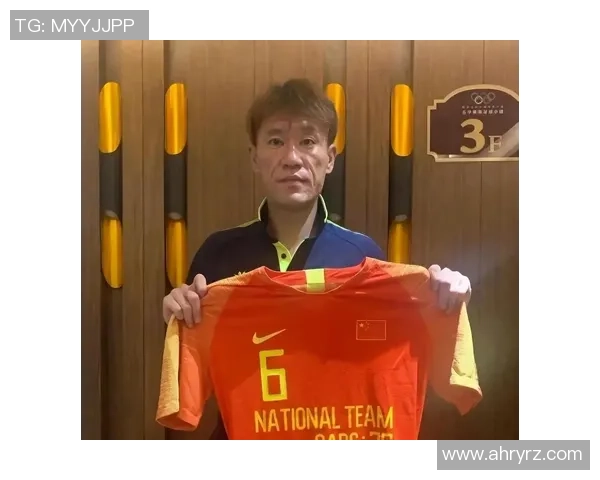 足球明星因提前犯规被罚下场引发热议球迷反应不一 足球明星因提前犯规被罚下场引发热议球迷反应不一