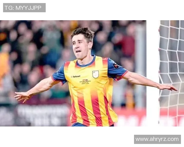 足球明星家人温馨进场瞬间视频展现亲情与支持的动人时刻 足球明星家人温馨进场瞬间视频展现亲情与支持的动人时刻