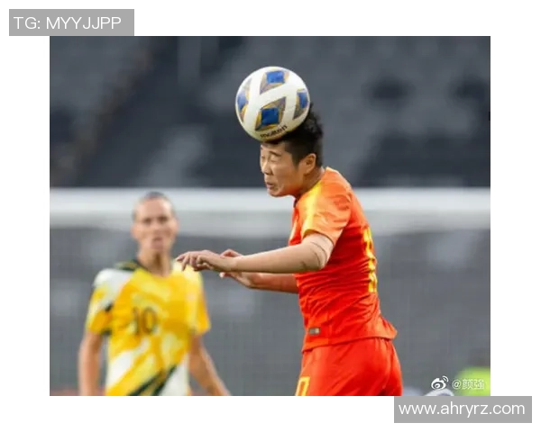 足球明星子女展现天赋头球技艺引发热议与关注