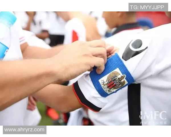 足球明星居家隔离生活趣事与卷纸的搞笑互动揭秘