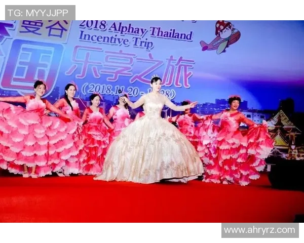 足球明星携手粉丝共筑梦想之旅点燃激情与希望的美好时刻 足球明星携手粉丝共筑梦想之旅点燃激情与希望的美好时刻