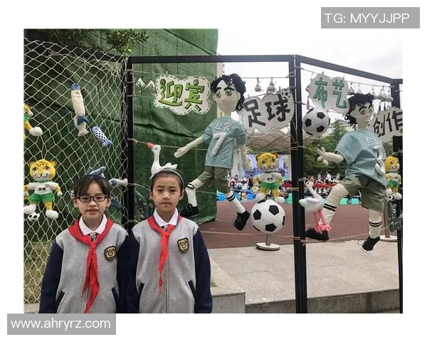 足球明星携手布艺创作展现运动与艺术的完美结合