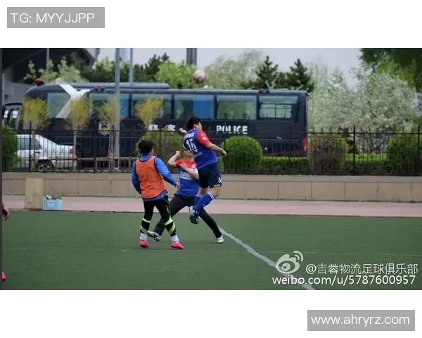 足球明星李鑫的个人简介与精彩瞬间照片展示 足球明星李鑫的个人简介与精彩瞬间照片展示