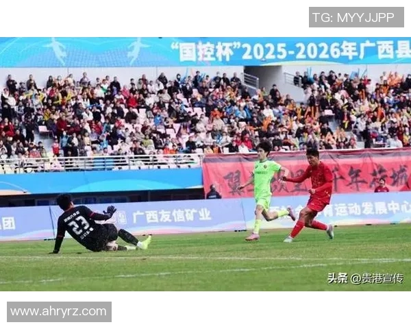 足球明星放狠话引发热议赛场争锋再掀波澜球迷期待精彩对决 足球明星放狠话引发热议赛场争锋再掀波澜球迷期待精彩对决