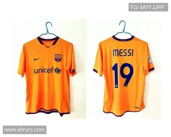 足球明星时尚穿搭解析及其代表性服装展示图集