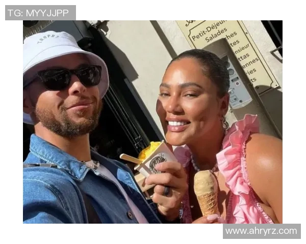 足球明星深情告白爱妻甜蜜瞬间感动全场 足球明星深情告白爱妻甜蜜瞬间感动全场