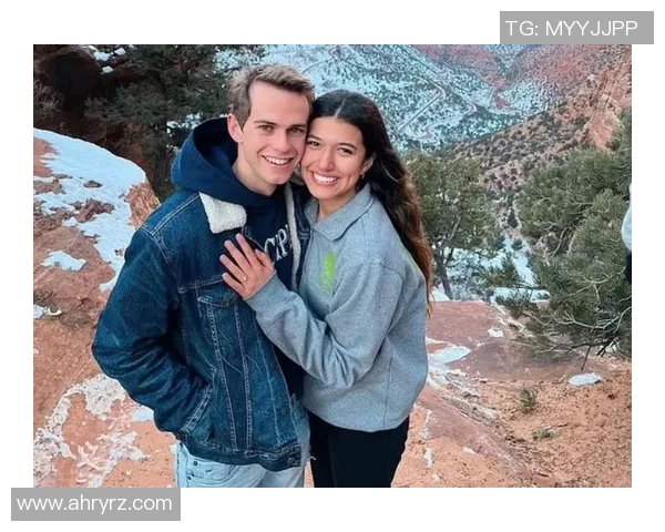 足球明星的爱情故事揭晓最美女友背后的动人瞬间与甜蜜时光 足球明星的爱情故事揭晓最美女友背后的动人瞬间与甜蜜时光