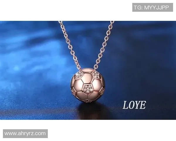 足球明星短项链高清图片展示时尚魅力与个性风格的完美结合