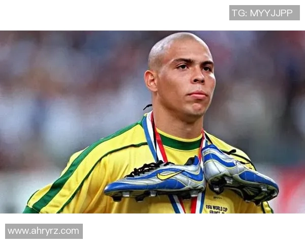 足球明星维斯帕倾情代言全新广告展现激情与梦想的完美结合 足球明星维斯帕倾情代言全新广告展现激情与梦想的完美结合