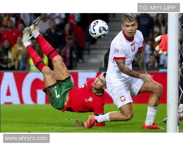 足球明星腿抽筋却依然舞动全场展现非凡魅力与坚持精神 足球明星腿抽筋却依然舞动全场展现非凡魅力与坚持精神